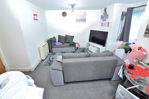 2 bedroom ground floor flat for sale - Vine Close, Wolverhampton