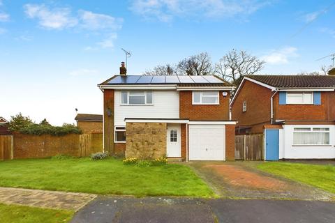 4 Bramber Close, Horsham, RH12 4LY
