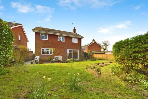 4 Bramber Close, Horsham, RH12 4LY