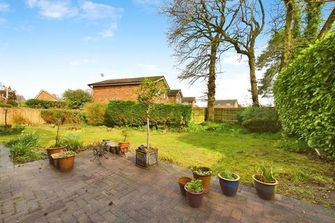 4 Bramber Close, Horsham, RH12 4LY
