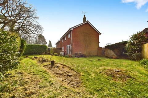 4 Bramber Close, Horsham, RH12 4LY