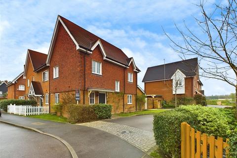 1 White Close, Broadbridge Heath, Horsham, RH12 3UU