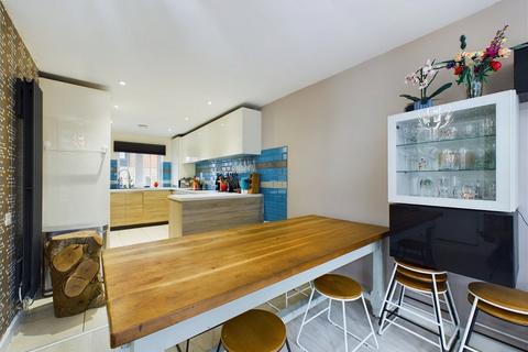 1 White Close, Broadbridge Heath, Horsham, RH12 3UU