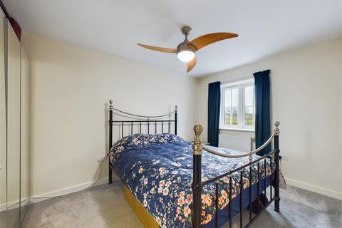 1 White Close, Broadbridge Heath, Horsham, RH12 3UU