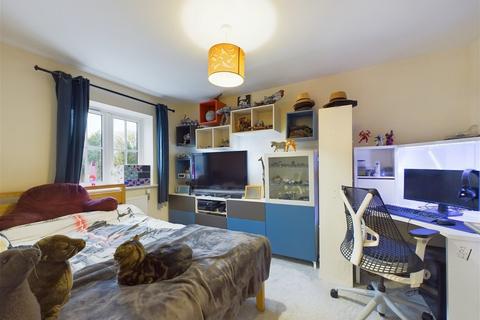 1 White Close, Broadbridge Heath, Horsham, RH12 3UU
