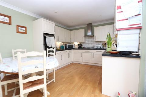 32 Baldwin Drive, Okehampton, EX20 1UH