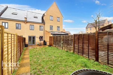 3 bedroom terraced house for sale, Roberts Road, Colchester