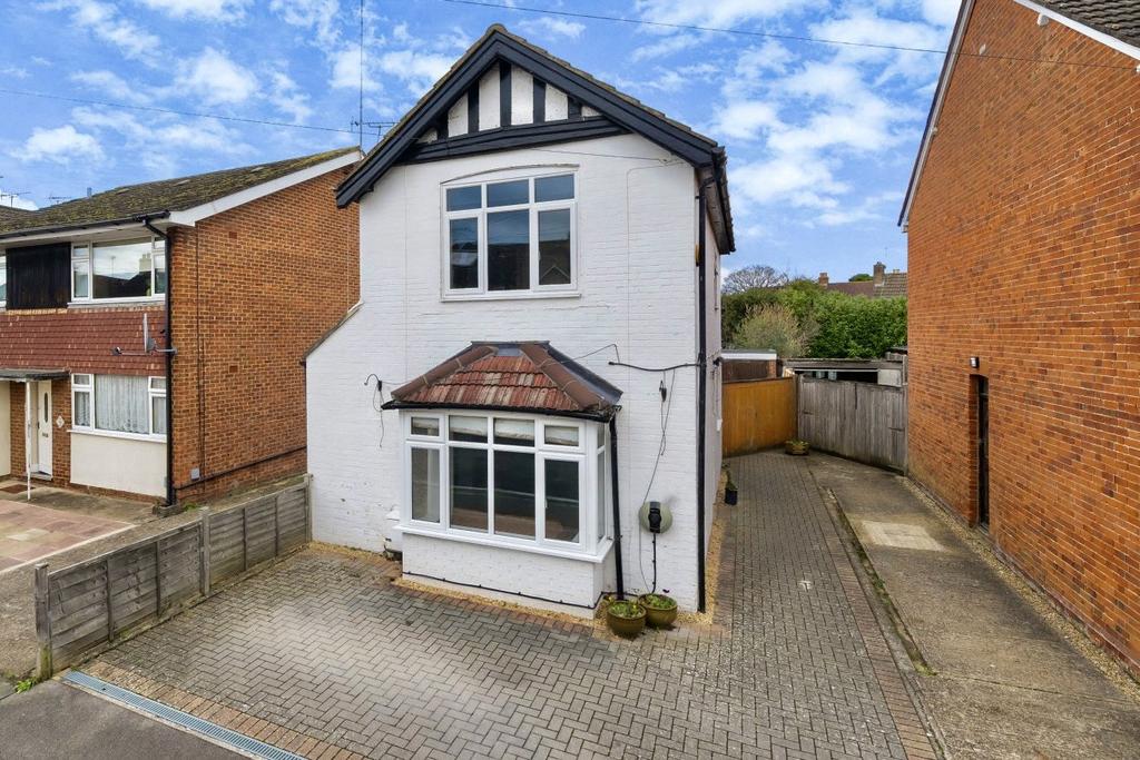 Abbey Road, Horsell, GU21 3 bed detached house £700,000