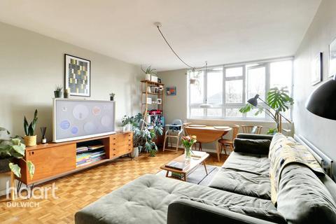 3 bedroom apartment for sale - Overhill Road, London