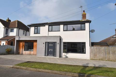 3 bedroom detached house for sale, Linden Avenue, Whitstable
