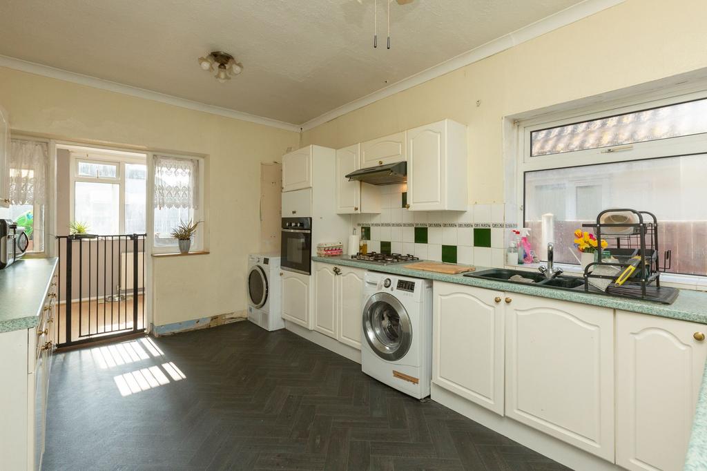 Kings Road, Birchington, CT7 2 bed detached bungalow for sale £320,000