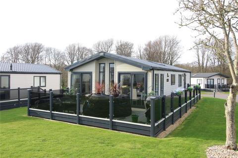 3 bedroom park home for sale, Highcliffe Meadow, Hoburne Naish, Barton On Sea, Hampshire, BH25