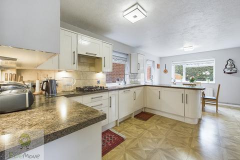 4 bedroom detached house for sale, St. Nicholas Gardens, Strood, Rochester ME2 3NT