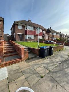 4 bedroom semi-detached house to rent, Southgate N14