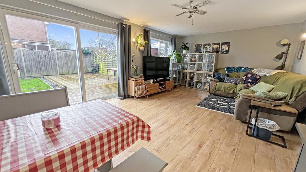 Lounge/dining room