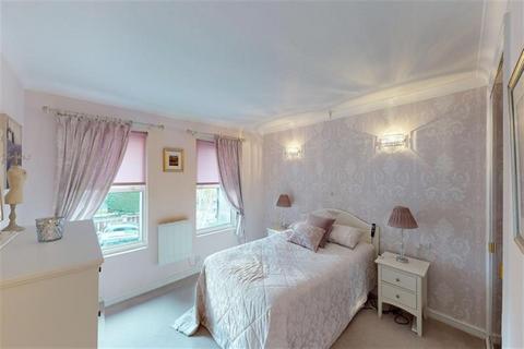 1 bedroom apartment for sale, St James Court, Palmerston Road, Buckhurst Hill, IG9