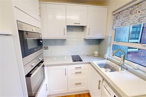 1 bedroom apartment for sale, St James Court, Palmerston Road, Buckhurst Hill, IG9