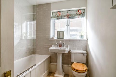 44 Averill Close, Broadway, WR12 7RA