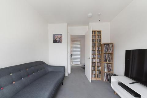 2 bedroom flat for sale - Boxley Street, London, E16