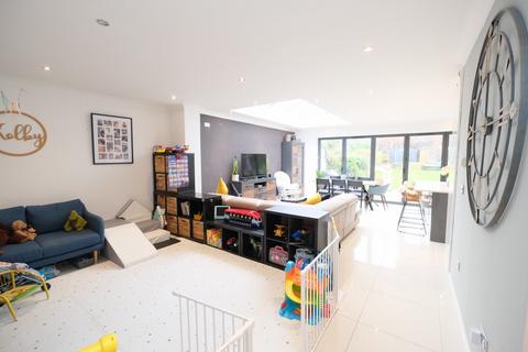 33 Sandhurst Road, Orpington, BR6 9HN