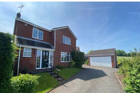 4 bedroom detached house for sale, Glen Drive, Alton