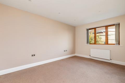 2 bedroom detached bungalow for sale, Goring Field, Winchester, SO22