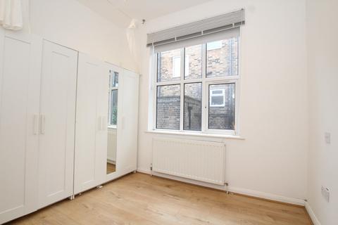 1 bedroom flat to rent - Lighthouse Apartments, Commercial Road, London