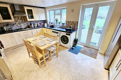 3 bedroom detached house for sale, Halse Road, Brackley