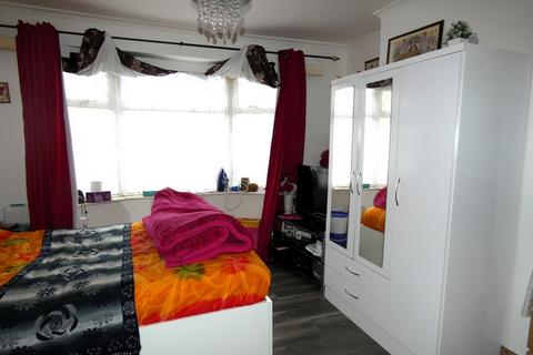 284 Bedfont Lane, Feltham, TW14 9NU