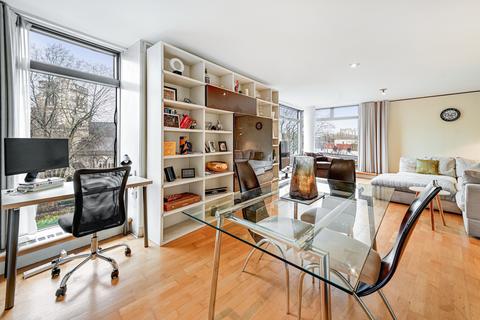 3 bedroom flat for sale, Parliament View Apartments, 1 Albert Embankment, London, SE1