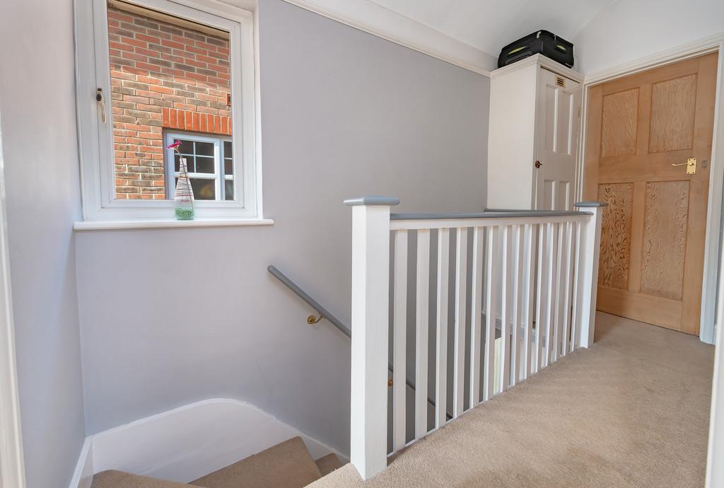 181 Chipstead Valley Road Low Res 0006  IMM2604-En