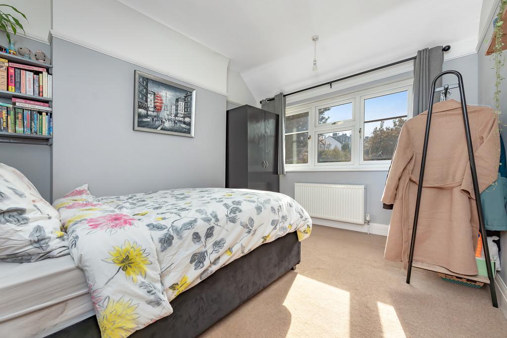 181 Chipstead Valley Road Low Res 0003  IMM2548-En
