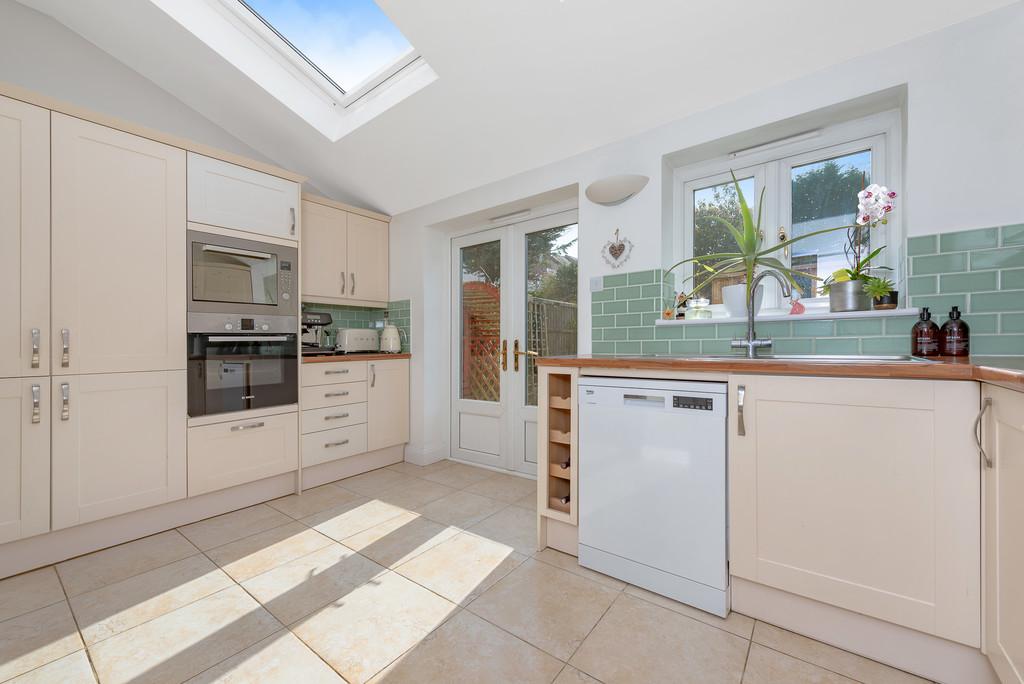181 Chipstead Valley Road Low Res 0011  IMM2668-En