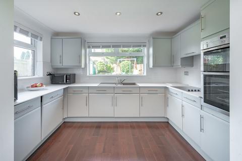 28 Deans Walk, Coulsdon, CR5 1HR