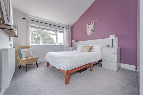 28 Deans Walk, Coulsdon, CR5 1HR