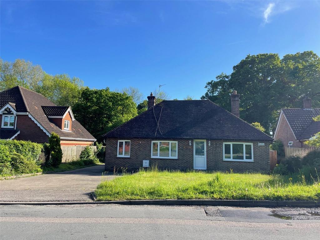 Horebeech Lane, Horam 4 bed bungalow £2,000 pcm (£462 pw)