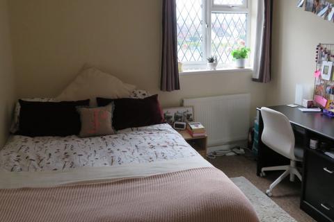 1 bedroom in a house share to rent, The Chase, Guildford