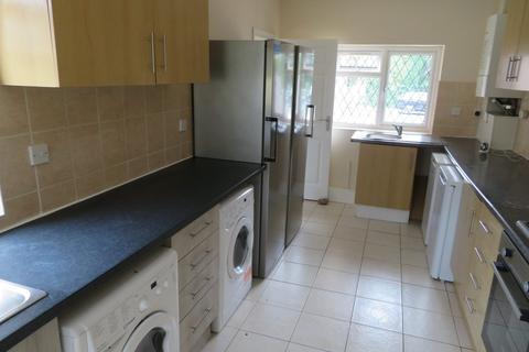 1 bedroom in a house share to rent, The Chase, Guildford