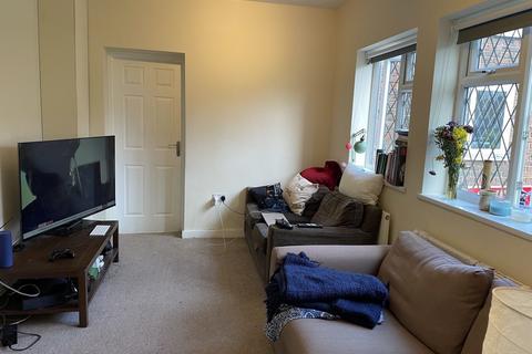 1 bedroom in a house share to rent, The Chase, Guildford