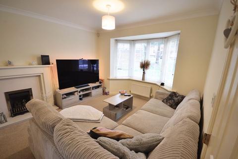 3 bedroom detached house to rent - Alder Heights, Poole BH12