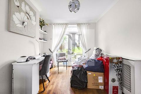 3 bedroom terraced house to rent - Hampden Way, Southgate N14