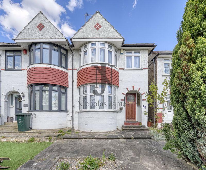 Hampden Way, Southgate N14 3 bed terraced house £2,350 pcm (£542 pw)