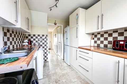 25 Pickeridge Close, Taunton, TA2 7HN