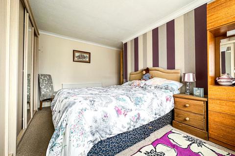 25 Pickeridge Close, Taunton, TA2 7HN