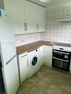2 bedroom flat to rent, Stanford Road