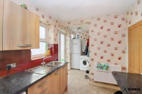 3 bedroom end of terrace house for sale - Cranbrook Avenue, Hull, HU6