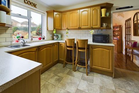 3 bedroom semi-detached house for sale - Meadway, Abergavenny