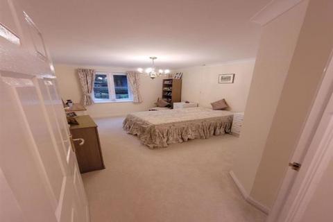 1 bedroom flat for sale, Oyster Lane, Byfleet KT14