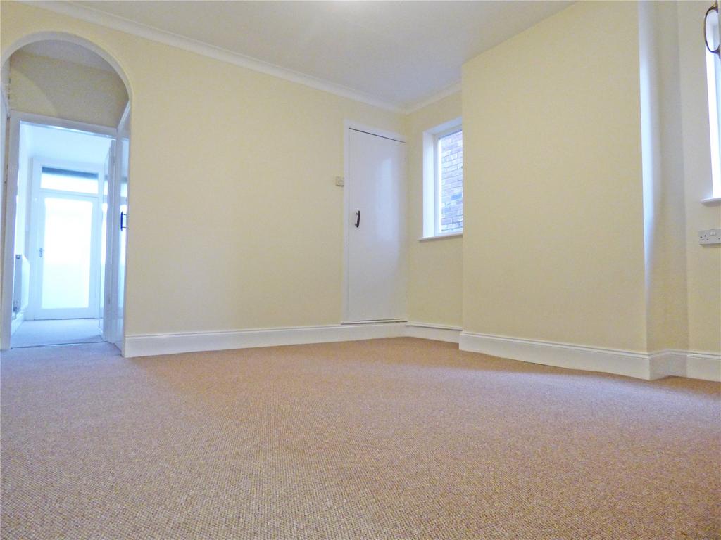 Newhall Street, Cannock, WS11 2 bed semidetached house £895 pcm (£