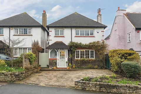 10 Downs Road, Coulsdon, CR5 1AA